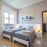 Gallery Near Chianti 아파트 포지본시